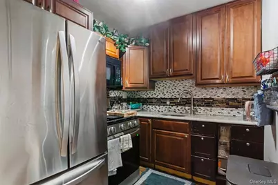 1020 E 213th Street, Bronx, NY 10469 - Photo 5