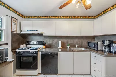 17 Liberty Avenue, Selden, NY 11784 - Photo 5