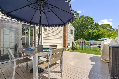 939 Manor Lane, Bay Shore, NY 11706 - Photo 33