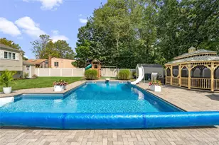 939 Manor Ln, Bay Shore, NY 11706 - Photo 37