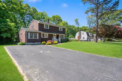 10 Hollingwood Drive, Coram, NY 11727 - Photo 3