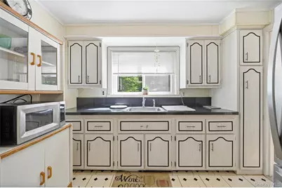 30 Greenvale Circle, White Plains, NY 10607 - Photo 5