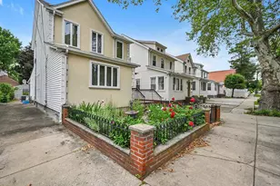 33-22 208th St, Bayside, NY 11361 - Photo 19
