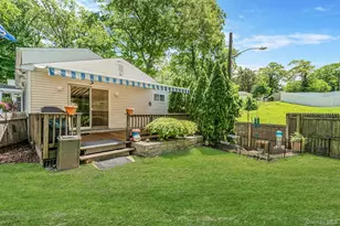 242 Lower Rocky Point Rd, Sound Beach, NY 11789 - Photo 27