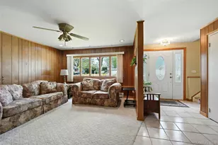 10 Darien Pl, East Northport, NY 11731 - Photo 7