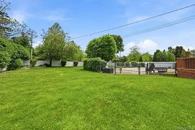 10 Darien Place, East Northport, NY 11731 - Photo 37