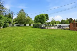 10 Darien Pl, East Northport, NY 11731 - Photo 37