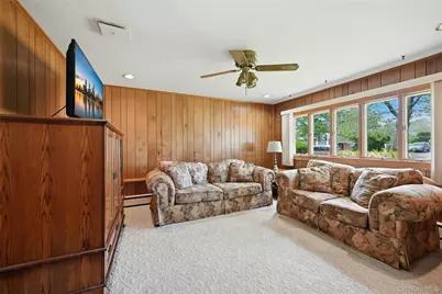 10 Darien Place, East Northport, NY 11731 - Photo 9