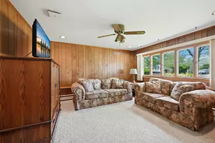 10 Darien Pl, East Northport, NY 11731 - Photo 9