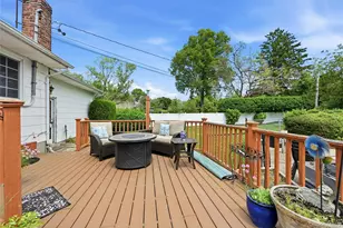 10 Darien Pl, East Northport, NY 11731 - Photo 33