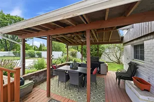 10 Darien Pl, East Northport, NY 11731 - Photo 31