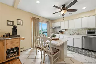 10 Darien Pl, East Northport, NY 11731 - Photo 21