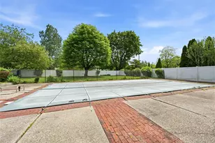 10 Darien Pl, East Northport, NY 11731 - Photo 35