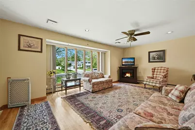 10 Darien Place, East Northport, NY 11731 - Photo 11