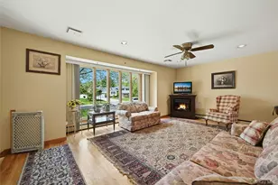 10 Darien Pl, East Northport, NY 11731 - Photo 11