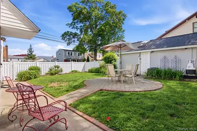 1615 Estelle Avenue, Elmont, NY 11003 - Photo 29