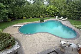 8 Stell Ln, East Northport, NY 11731 - Photo 17