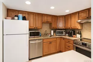 736 Bunker Rd, Woodmere, NY 11581 - Photo 23