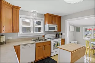 83 Beach Rd, Aquebogue, NY 11901 - Photo 9