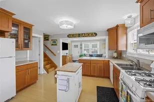 83 Beach Rd, Aquebogue, NY 11901 - Photo 11