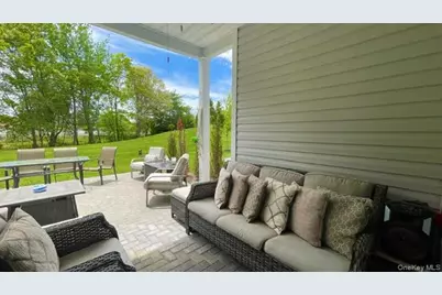 40 Greentree Court, Shirley, NY 11967 - Photo 25