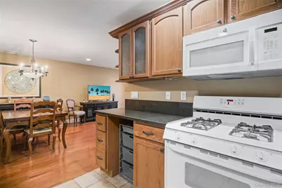 1075 Savoy Drive, Melville, NY 11747 - Photo 17