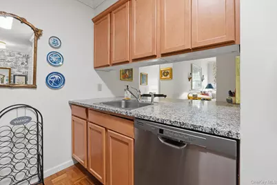 206 Sutton Drive, Mount Kisco, NY 10549 - Photo 5