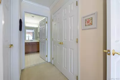 206 Sutton Drive, Mount Kisco, NY 10549 - Photo 17