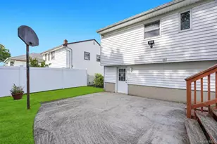 11 Edgewood Dr, Hicksville, NY 11801 - Photo 35