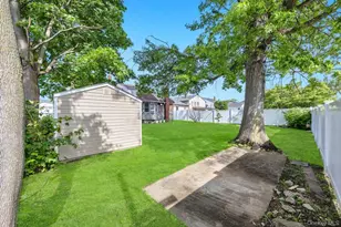 11 Edgewood Dr, Hicksville, NY 11801 - Photo 33