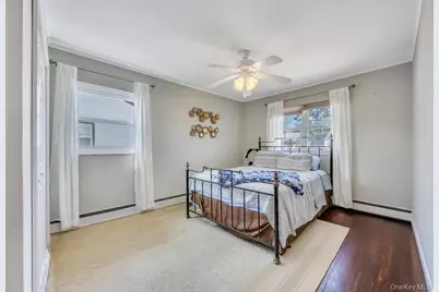 11 Edgewood Drive, Hicksville, NY 11801 - Photo 17