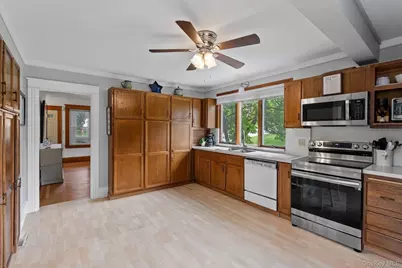 8 Beekman Street, Poughkeepsie, NY 12601 - Photo 17