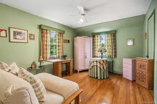 156 Greenway W, Manhasset Hills, NY 11040 - Photo 15
