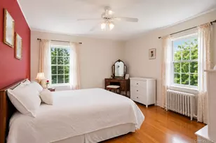 156 Greenway W, Manhasset Hills, NY 11040 - Photo 17