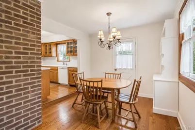 156 Greenway W, Manhasset Hills, NY 11040 - Photo 11