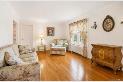 156 Greenway W, Manhasset Hills, NY 11040 - Photo 5