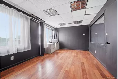 139-27 Queens Blvd, Briarwood, NY 11435 - Photo 3