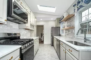 319 Oakland Beach Ave, Rye, NY 10580 - Photo 9