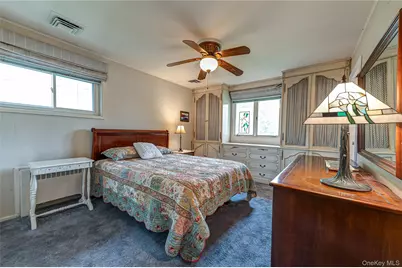 689 Bruce Drive, East Meadow, NY 11554 - Photo 17