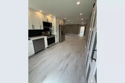 379 Larchmont Court, Ridge, NY 11961 - Photo 3