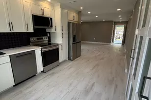 379 Larchmont Ct, Ridge, NY 11961 - Photo 3
