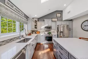 364 Twilight Ln, Smithtown, NY 11787 - Photo 11