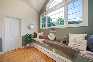 364 Twilight Ln, Smithtown, NY 11787 - Photo 5