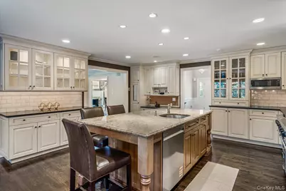 100 Elderfields Road, Manhasset, NY 11030 - Photo 11
