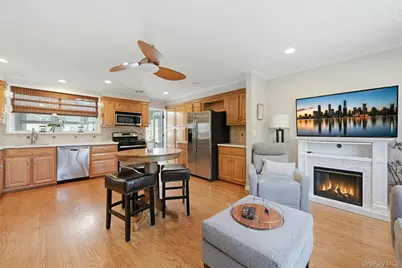 661 Shore Drive, Oakdale, NY 11769 - Photo 17