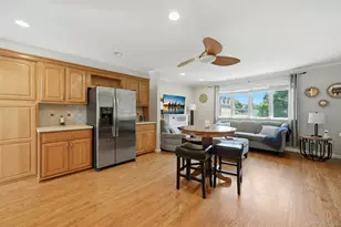 661 Shore Dr, Oakdale, NY 11769 - Photo 19