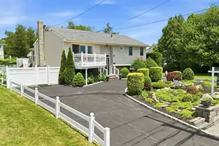 661 Shore Dr, Oakdale, NY 11769 - Photo 3