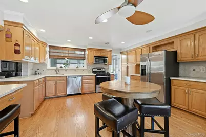 661 Shore Drive, Oakdale, NY 11769 - Photo 15