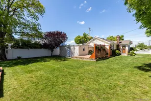 102 Garfield Pl, Massapequa, NY 11758 - Photo 23