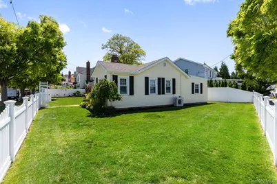 102 Garfield Place, Massapequa, NY 11758 - Photo 3